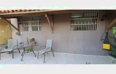 Imagem 1: Casa no Cruzeiro. 220m² de Área, 3 Vagas na garageme4 Dormitórios