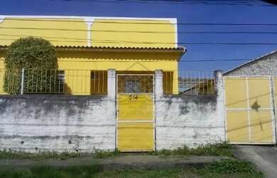 Imagem: A casa possui 2 Dormitórios, 1 Banheiro, 3 Vagas na garagem
