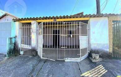 Imagem: A casa possui 2 Dormitórios, 1 Banheiro, 2 Vagas na garagem