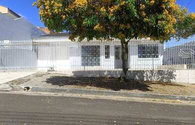 Imagem: A casa possui 3 Dormitórios, 1 Banheiro, 120m² de Área e