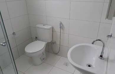 Imagem: A casa possui 2 Dormitórios, 2 Banheiros, 1 Vaga na garagem