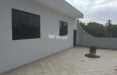 Imagem: A casa possui 4 Dormitórios, 2 Banheiros, 4 Vagas na garagem