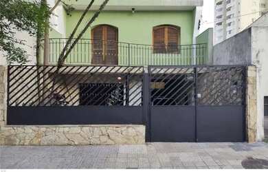 Imagem: A casa possui 3 Dormitórios, 3 Banheiros, 5 Vagas na garagem