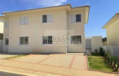 Imagem: A casa em condomínio possui 3 Dormitórios, 3 Banheiros, 2