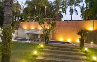 Imagem: A casa possui 5 Dormitórios, 5 Banheiros e 800m² de Área