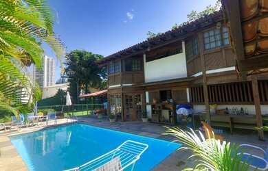 Imagem: A casa em condomínio possui 5 Dormitórios, 5 Banheiros, 3