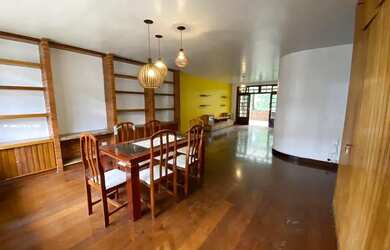 Imagem: A casa em condomínio possui 4 Dormitórios, 4 Banheiros, 2