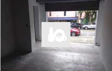 Imagem: O depósito possui 3 Vagas na garagem, 205m² de Área e está