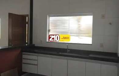 Imagem: A casa em condomínio possui 3 Dormitórios, 1 Banheiro, 2 Vagas