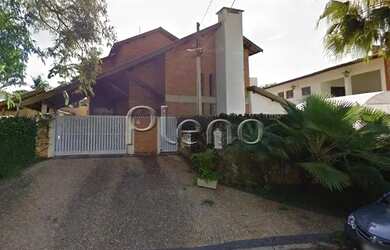 Imagem: A casa possui 5 Dormitórios, 5 Banheiros, 2 Vagas na garagem