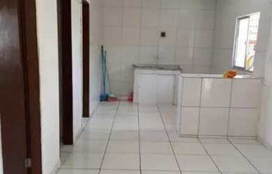 Imagem: A casa possui 2 Dormitórios, 1 Banheiro e 1 Vaga na garagem