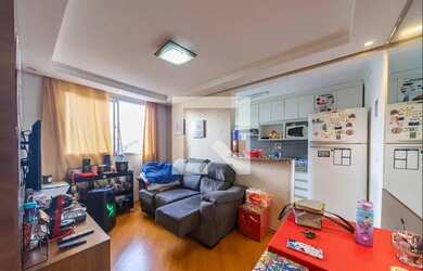 Imagem: O apartamento possui 2 Dormitórios, 1 Banheiro, 1 Vaga na garagem