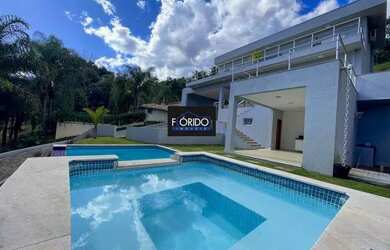 Imagem: A casa em condomínio possui 4 Dormitórios, 5 Banheiros, 3