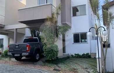 Imagem: A casa em condomínio possui 3 Dormitórios, 3 Banheiros, 2