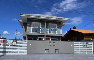 Imagem: A casa possui 3 Dormitórios, 2 Banheiros, 1 Vaga na garagem