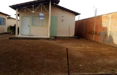 Imagem: A casa possui 2 Dormitórios, 1 Banheiro e está localizado
