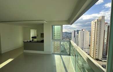 Imagem: O apartamento possui 3 Dormitórios, 1 Banheiro, 2 Vagas na