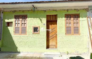 Imagem: A casa possui 2 Dormitórios, 1 Banheiro, 1 Vaga na garagem