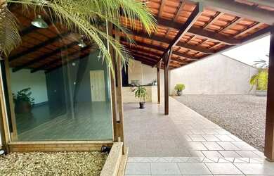 Imagem 5: Casa à venda com 4 quartos, sendo 1 suíte