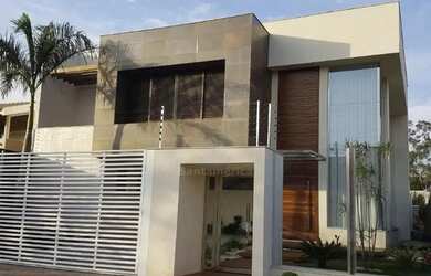 Imagem: A casa possui 2 Dormitórios, 4 Banheiros, 4 Vagas na garagem