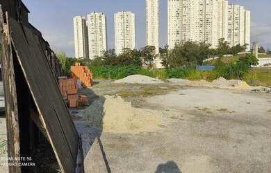 Imagem: O terreno possui 4600m² de Área e está localizado em Jardim