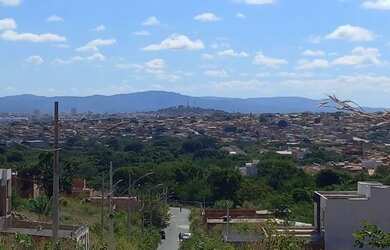 Imagem: O terreno possui 180m² de Área e está localizado em Santo