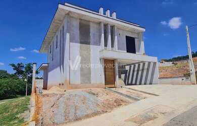 Imagem: A casa em condomínio possui 3 Dormitórios, 4 Banheiros, 4