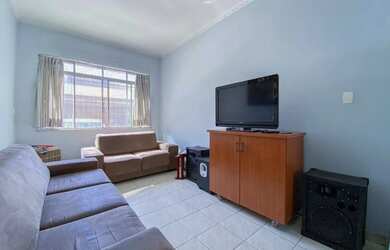 Imagem: A casa possui 3 Dormitórios, 1 Banheiro, 1 Vaga na garagem