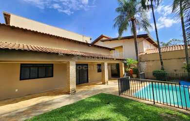 Imagem: A casa possui 3 Dormitórios, 4 Banheiros, 4 Vagas na garagem