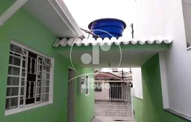 Imagem: A casa possui 1 Dormitório, 1 Banheiro, 4 Vagas na garagem