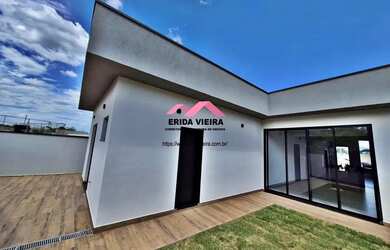 Imagem: A casa em condomínio possui 3 Dormitórios, 4 Banheiros, 2