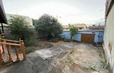 Imagem: A casa possui 2 Dormitórios, 1 Banheiro, 4 Vagas na garagem