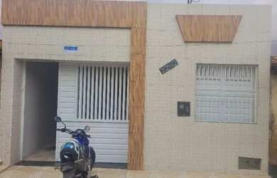 Imagem: A casa possui 3 Dormitórios, 3 Banheiros, 1 Vaga na garagem