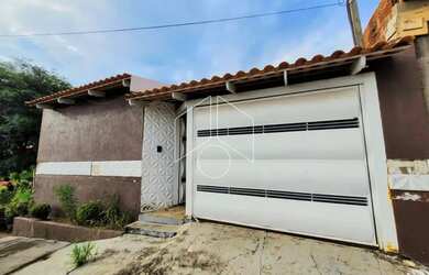 Imagem: A casa possui 2 Dormitórios, 1 Banheiro, 2 Vagas na garagem