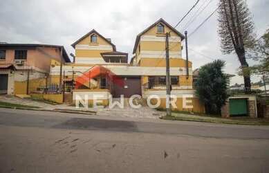 Imagem: A casa em condomínio possui 3 Dormitórios, 1 Banheiro, 2 Vagas