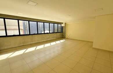 Imagem: O depósito possui 1 Vaga na garagem, 49m² de Área e está