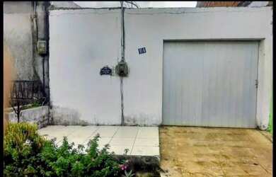 Imagem: A casa possui 2 Dormitórios, 1 Banheiro, 4 Vagas na garagem