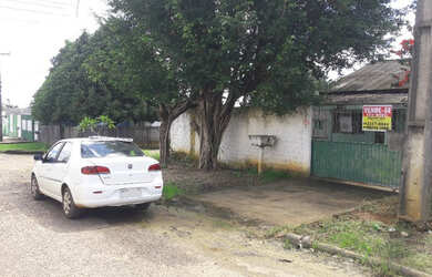 Imagem: A casa possui 2 Dormitórios, 1 Banheiro, 2 Vagas na garagem