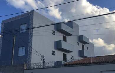 Imagem: O apartamento possui 3 Dormitórios, 1 Banheiro, 1 Vaga na garagem