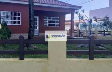 Imagem: A casa possui 3 Dormitórios, 4 Banheiros, 2 Vagas na garagem