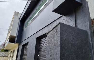 Imagem: O depósito possui 4 Vagas na garagem, 300m² de Área e está