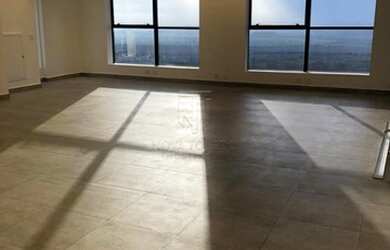 Imagem: O depósito possui 3 Vagas na garagem, 101m² de Área e está