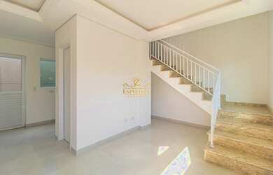 Imagem: A casa possui 3 Dormitórios, 3 Banheiros, 2 Vagas na garagem