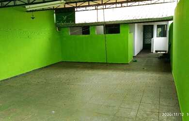 Imagem: A casa possui 2 Dormitórios e 1 Banheiro e está localizado