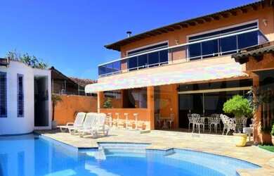 Imagem: A casa possui 5 Dormitórios, 5 Banheiros, 4 Vagas na garagem