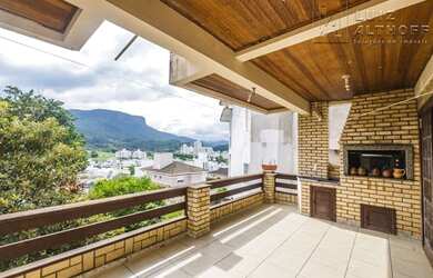 Imagem: A casa e possui 3 Dormitórios, Suítes, 4 Banheiros, 4 Vagas