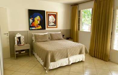 Imagem: A casa possui 3 Dormitórios, 3 Banheiros, 3 Vagas na garagem