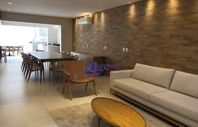 Imagem: A casa em condomínio e possui 3 Dormitórios, Suítes, 3 Banheiros