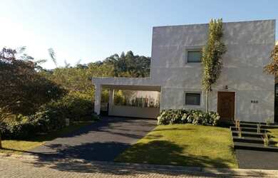 Imagem: A casa em condomínio possui 4 Dormitórios, 5 Banheiros, 4