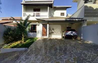 Imagem: A casa em condomínio possui 3 Dormitórios, 3 Banheiros, 2